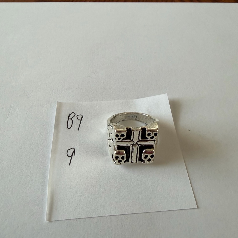Silver Skull‎ Ring